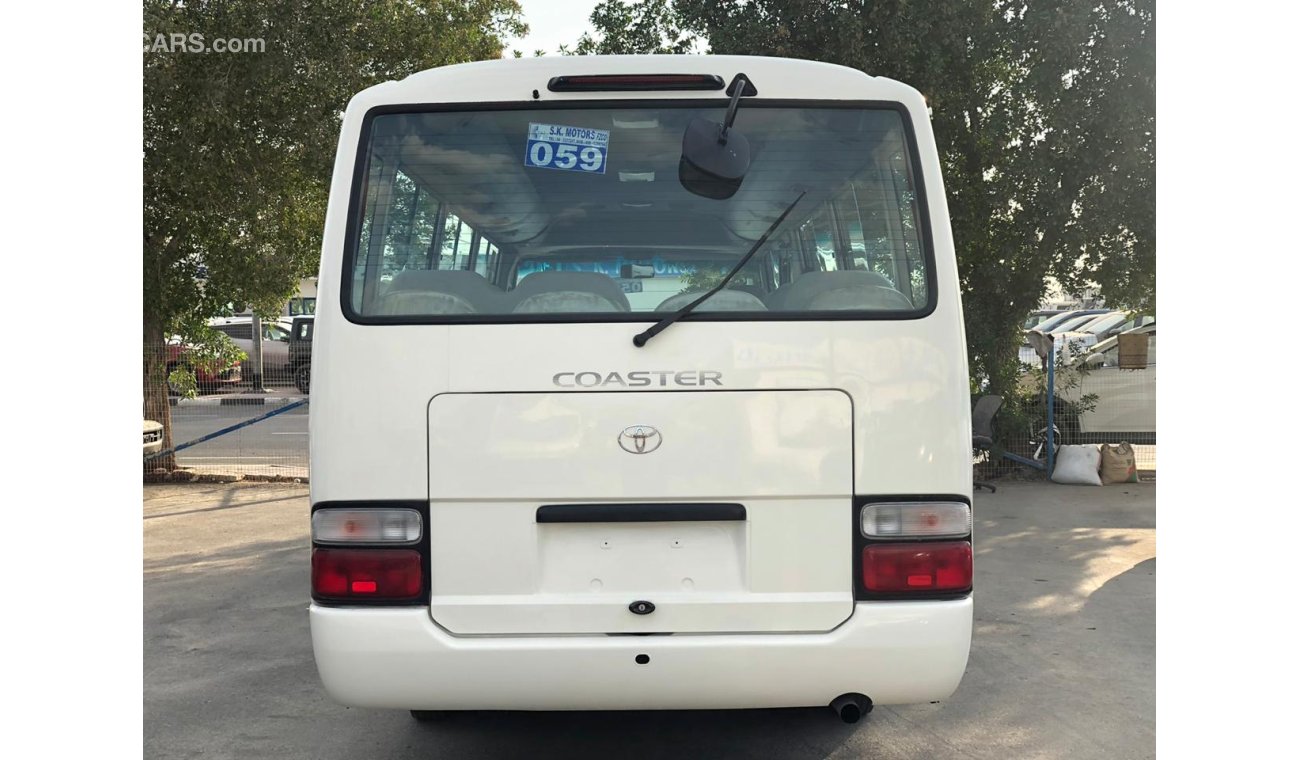 Toyota Coaster 4.2L DIESEL, Interior e Exterior Limpo, Especialmente para Angola, Grande Estoque Disponível.