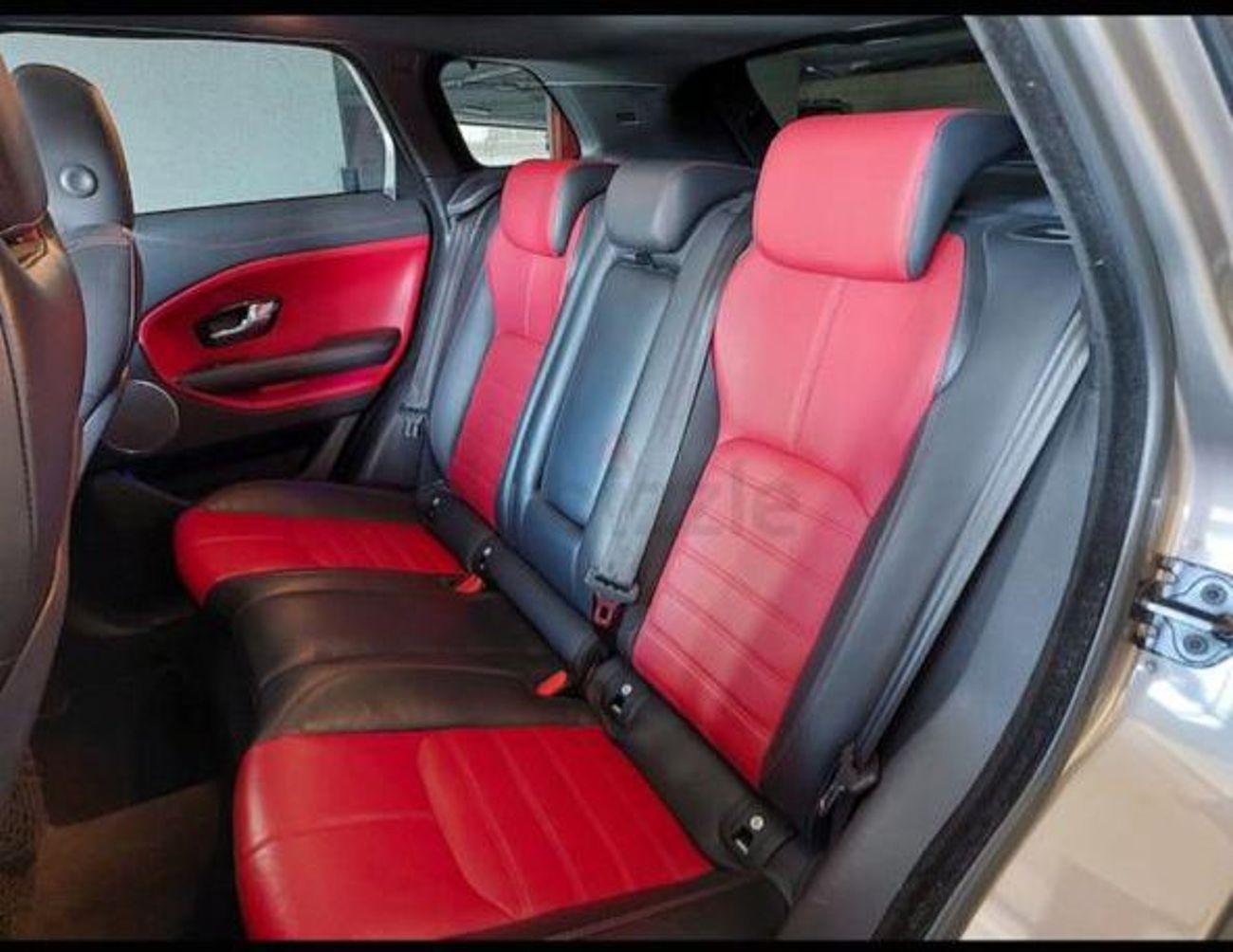 لاند روفر رانج روفر إيفوك P200 R-Dynamic HSE 2.0L/ Excellent condition