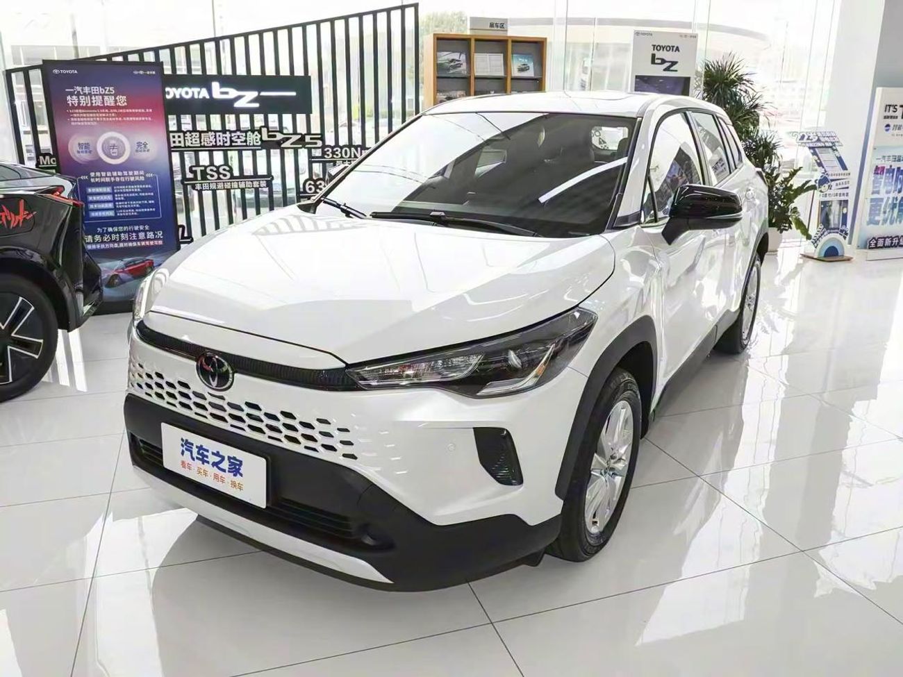 تويوتا كورولا كورولا كروز هايبرد