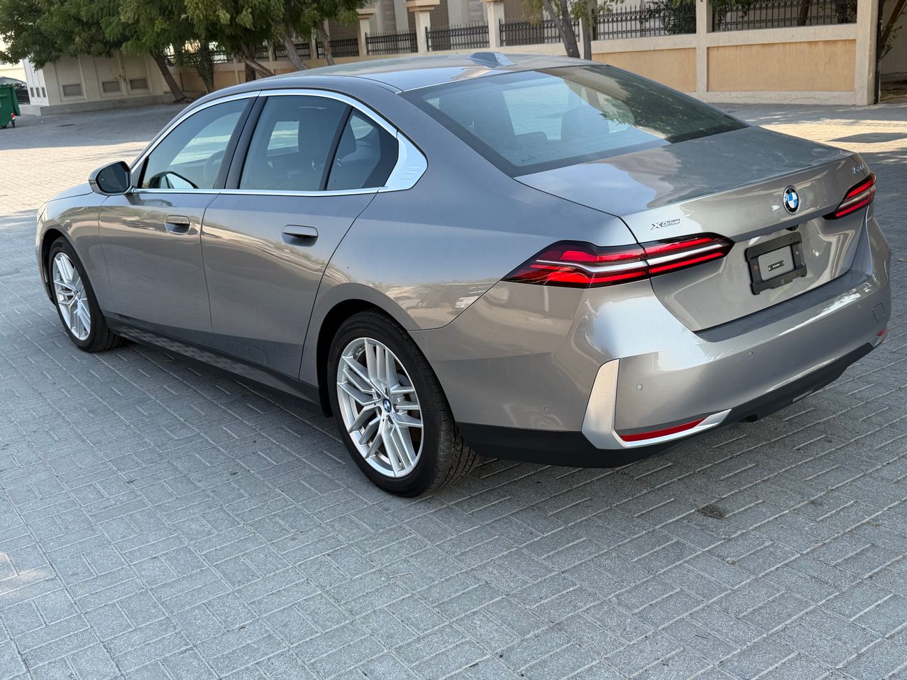 بي أم دبليو 530i Xdrive 530i