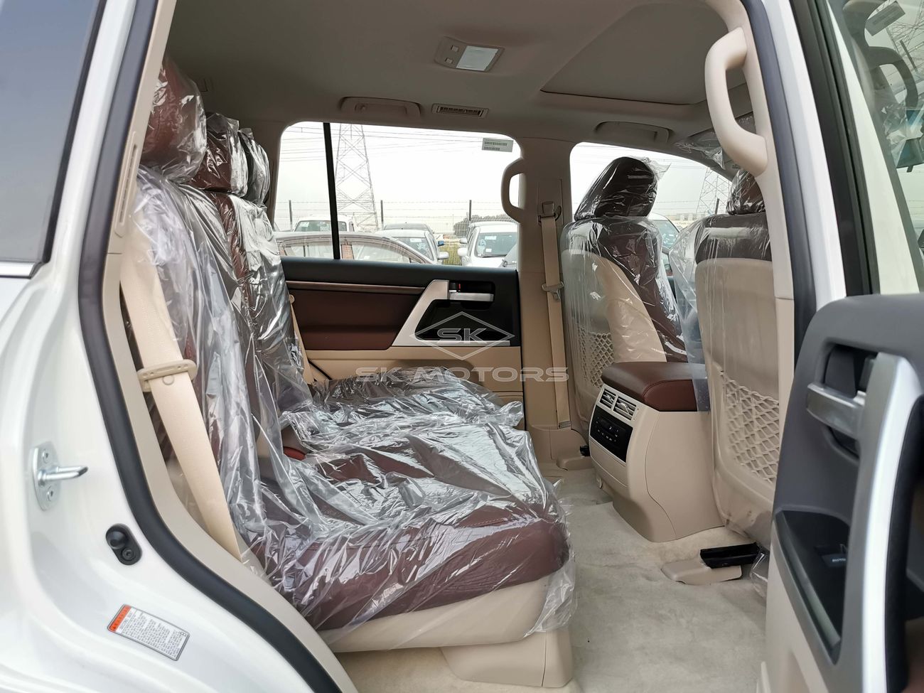 Toyota Land Cruiser 4.5L Diesel, 20" Alloy Rims, Tesla DVD 16", Parking Sensors, Sunroof, Leather Seats (CODE # VX04)