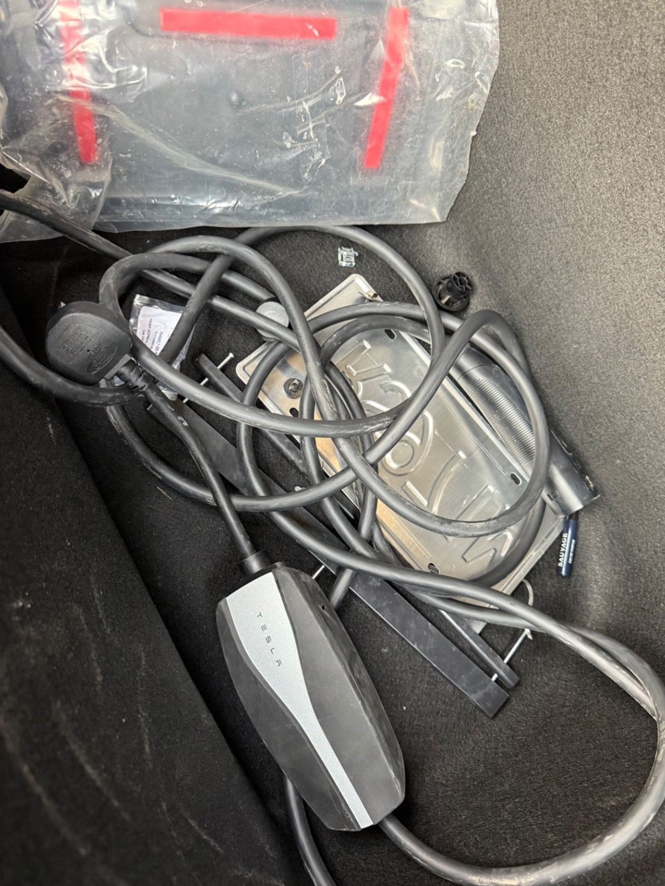 تسلا موديل Y 2024 DUAL MOTOR AUTO PILOT LONG RANGE 360 CAMERAS CANADA SPEC