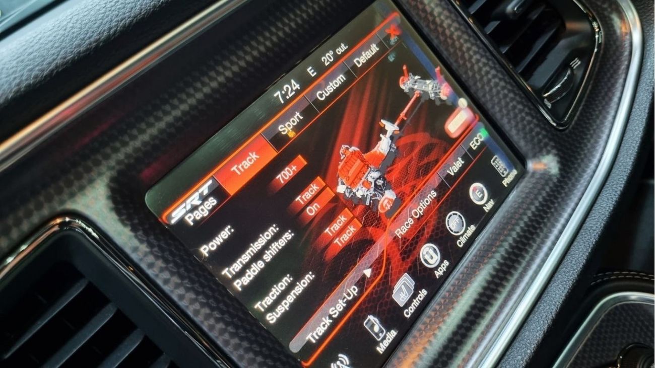 Dodge Challenger SRT Hellcat DODGE CHALLENGER HELLCAT 707HP 2016 GCC IN IMMACULATE CONDITION FULL SERVICE HISTORY FRO