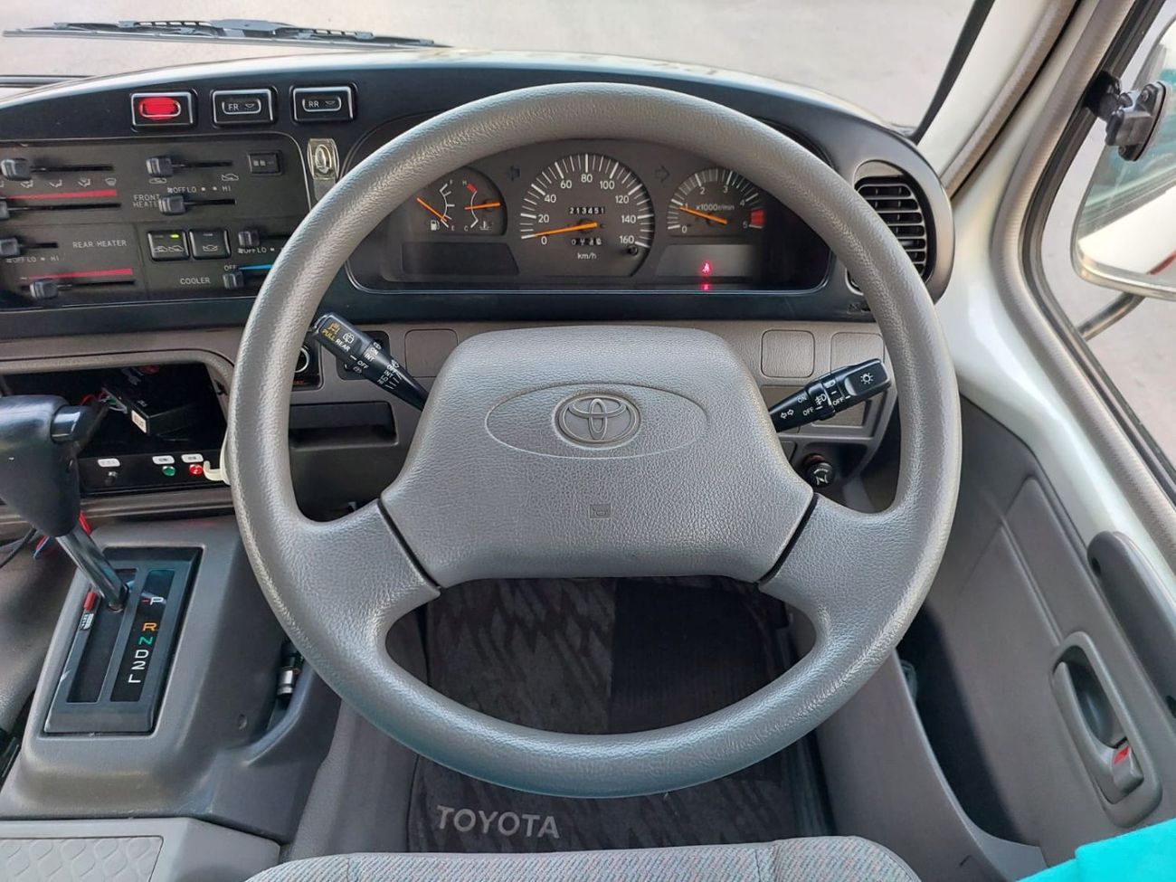 Toyota Coaster TOYOTA COASTER BUS RHD 2004 MODEL 4.0 L DIESEL AUTOMATIC(PM12501)