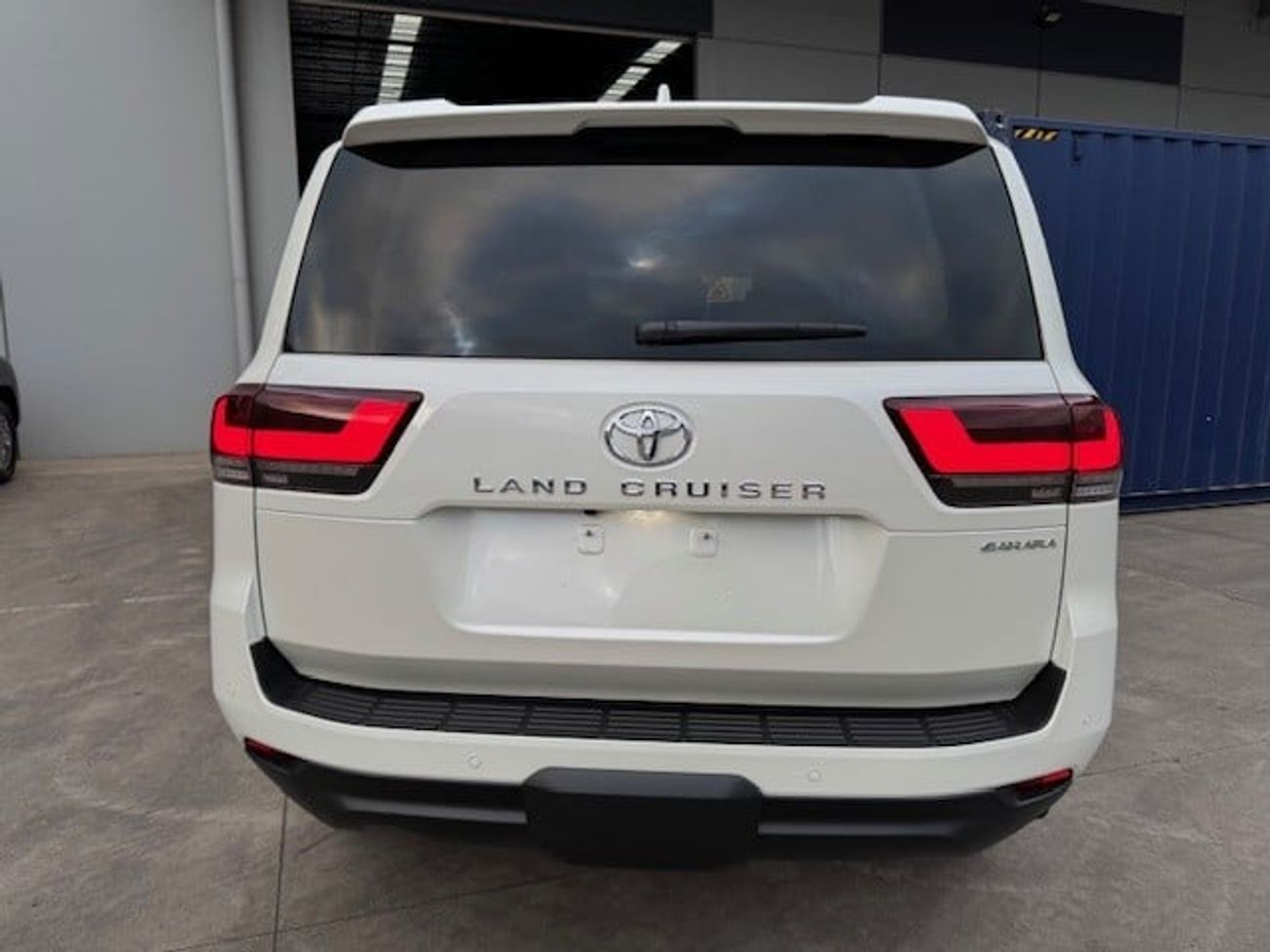 Toyota Land Cruiser IN TRANSIT - 3.3L SAHARA 7 SEATER