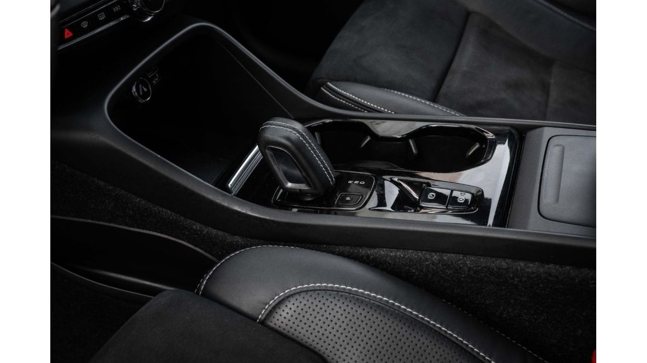 Volvo XC40 T4 R Design T4 R-Design | 2,644 P.M  | 0% Downpayment | Full Agency Service History!