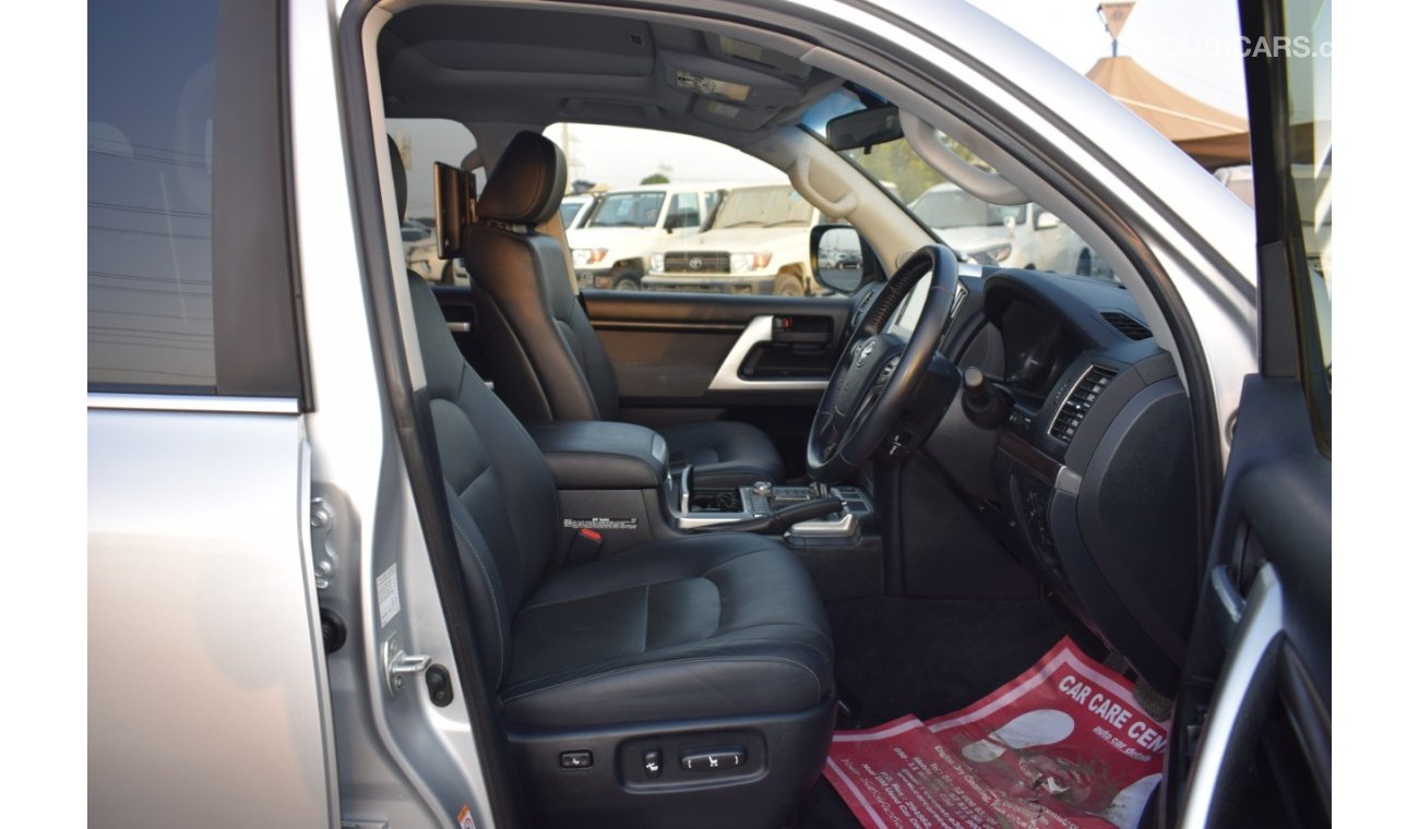 تويوتا لاند كروزر Toyota Landcruiser RHD Diesel engine with leather and electric seats sunroof car full option top of