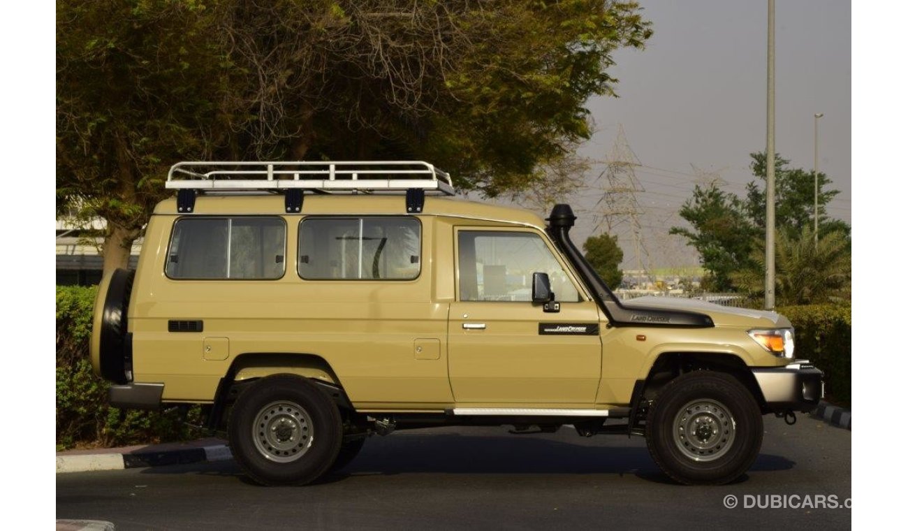 Toyota Land Cruiser 78 Hardtop V8 4.5L Turbo Diesel 9 Seat Wagon