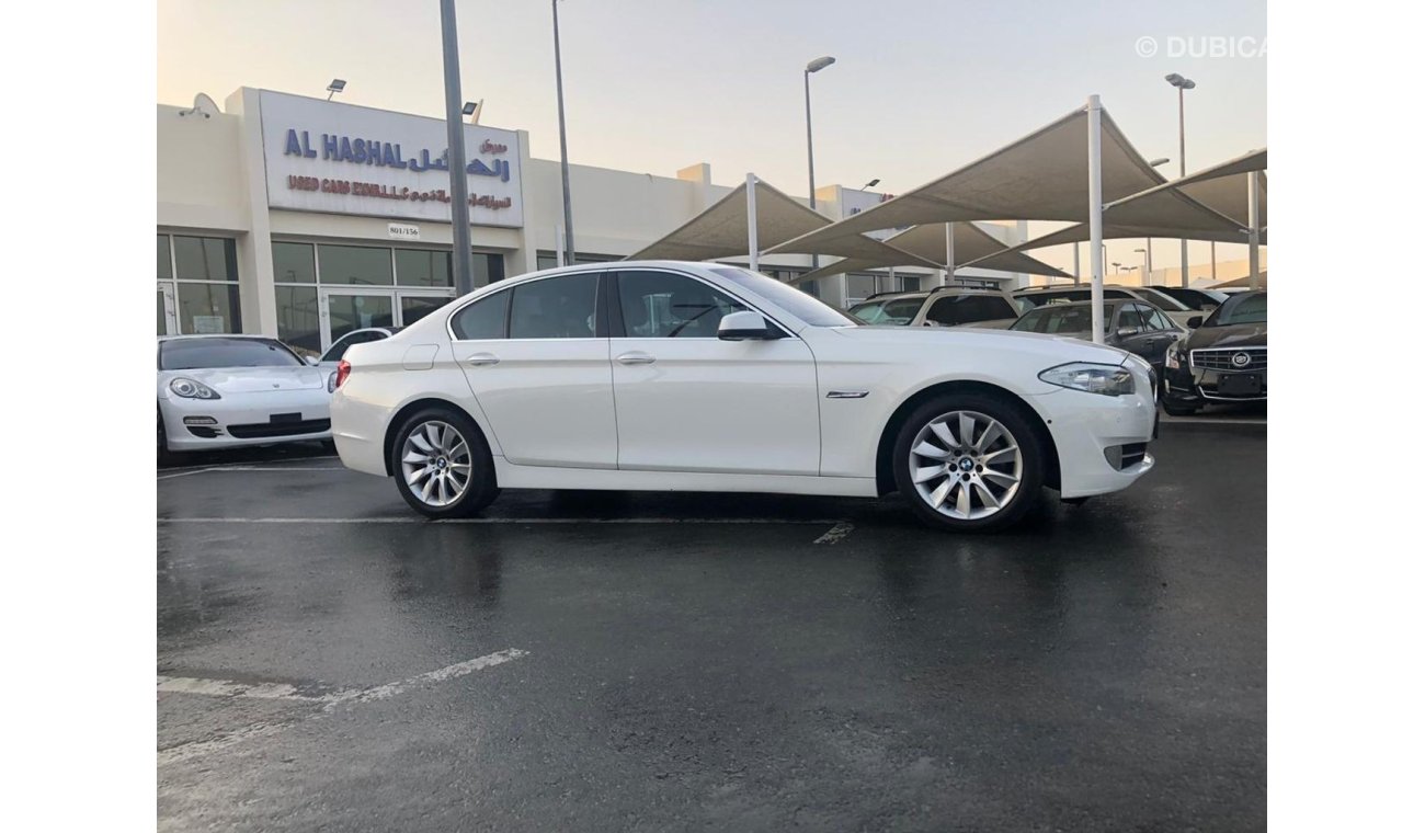 BMW 528i Bmw 528 model 2011 GCC car prefect condition full option low mileage excellent sound system radio Bl