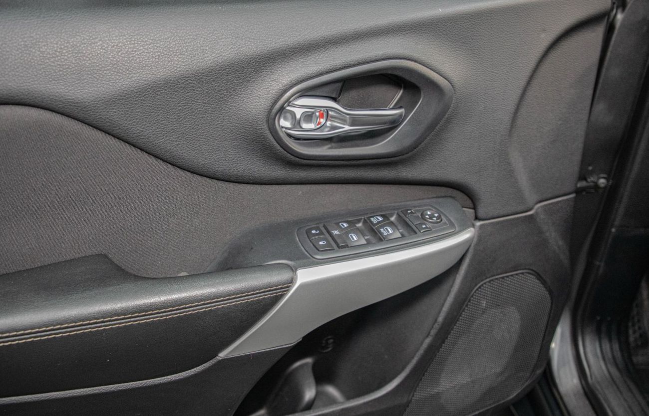 جيب شيروكي Sport 2.4L