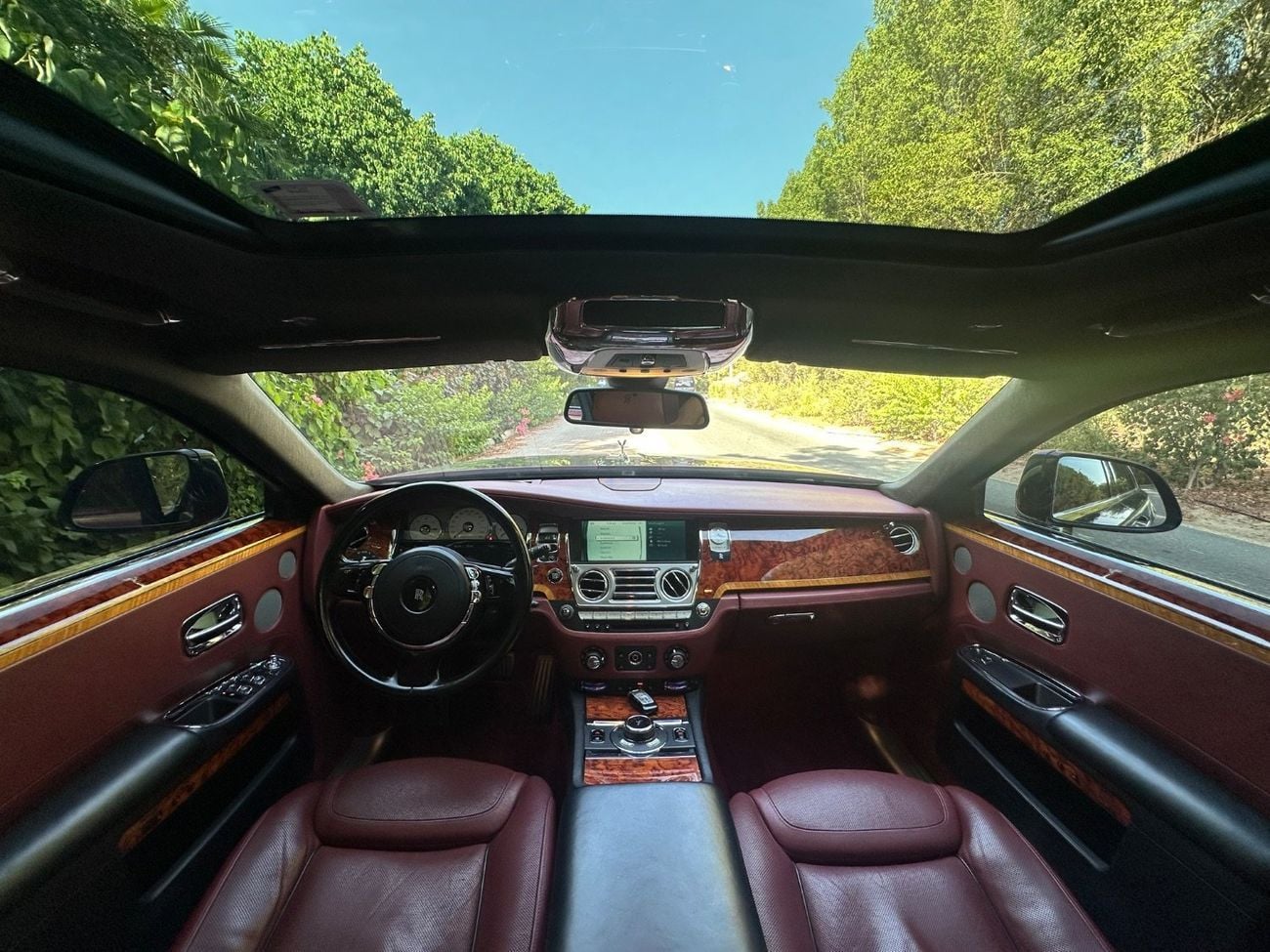 Rolls Royce Ghost SWB | 2016 | GCC Specs | Perfect Condition | V12