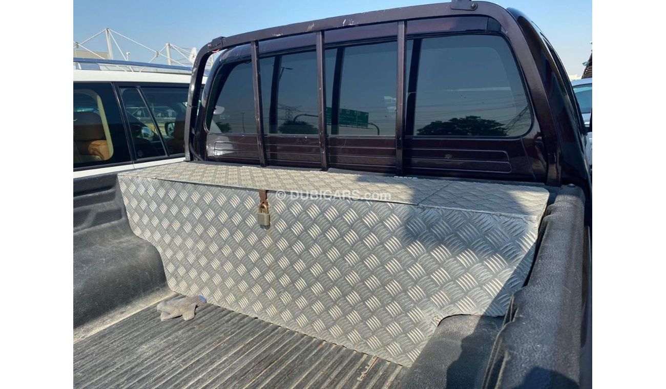 تويوتا هيلوكس تويوتا هايلكس 2007 فورويل استخدام شخصي صبغ وكاله بدون حوادث