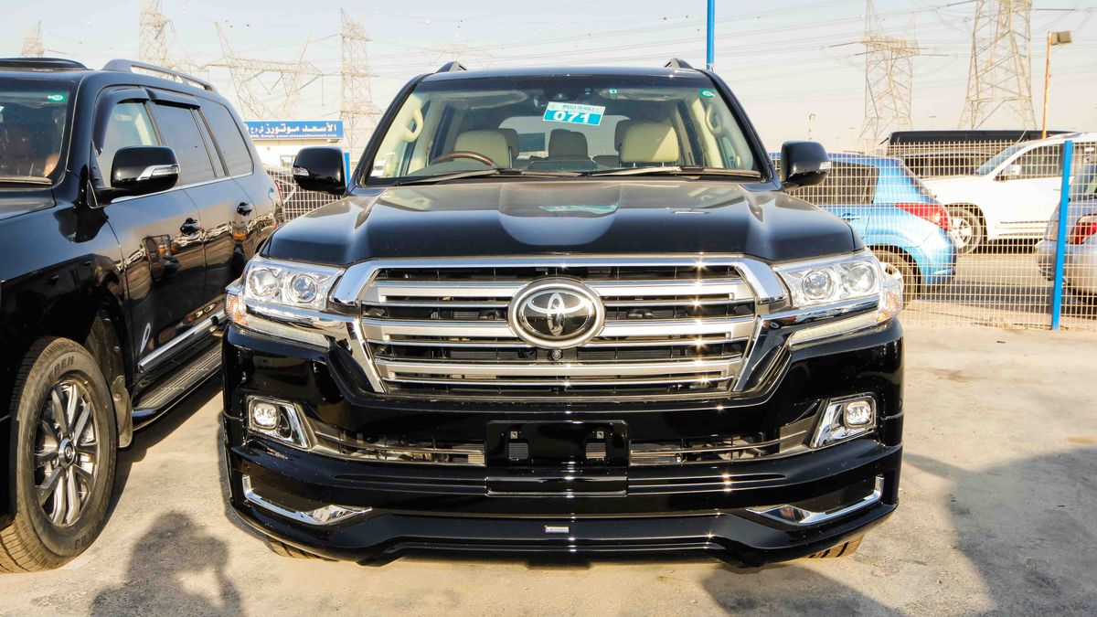 Toyota Land Cruiser ZX V8 for sale: AED 313,000. Black, 2017