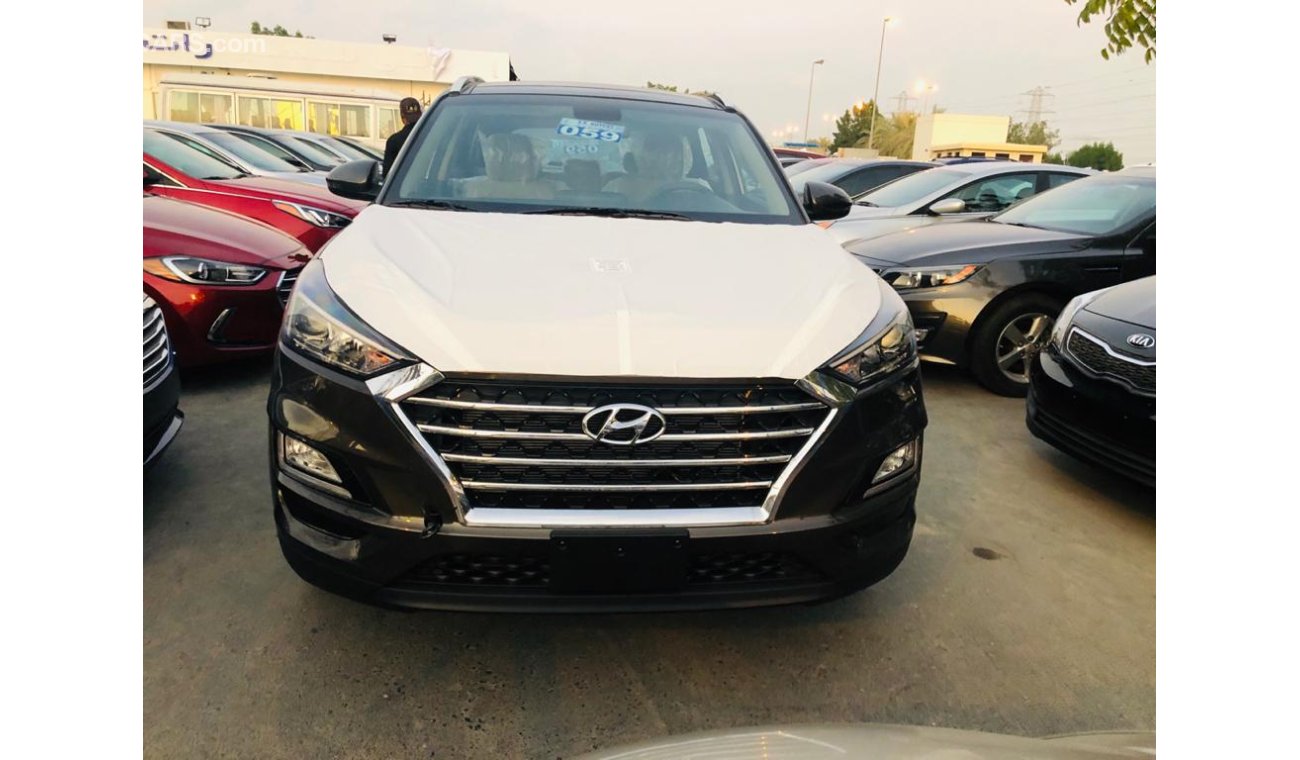 Hyundai Tucson 2.0L-PUSH/START-ALLOY RIMS-POWER SEAT-REAR AC-WIRELESS CHARGER-PANORAMIC ROOF