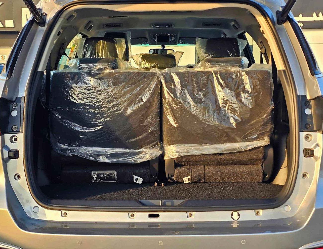 Toyota Fortuner SR5 ADVENTURE / 4.0L V6 PETROL / CLIMATE WITH LEATHER SEATS /DIFFLOCK/ AUTO A/C (CODE # F6HA)