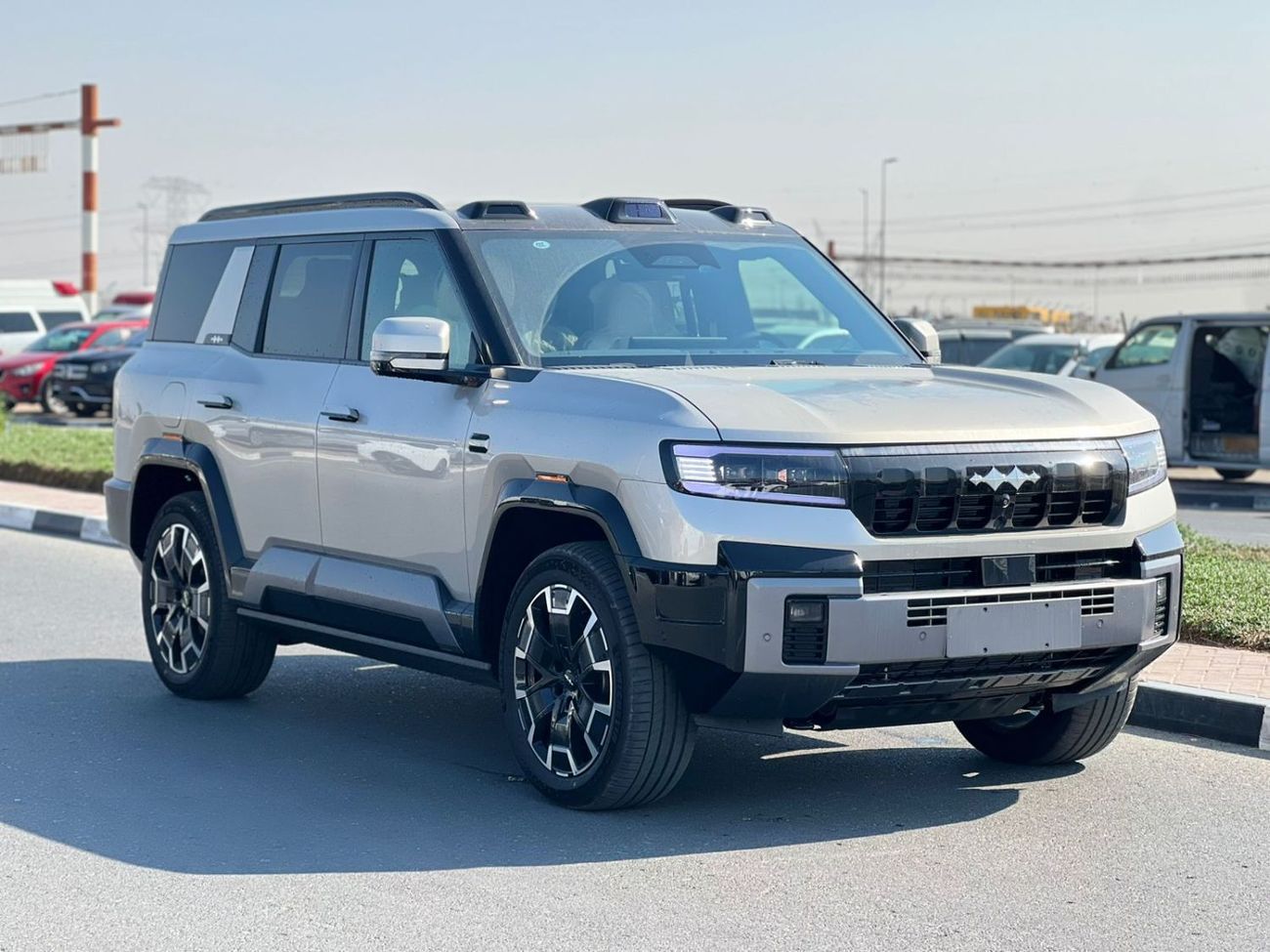 بي واي دي ليوبارد 8 Smart and Brave Flagship Edition (7 Seats)