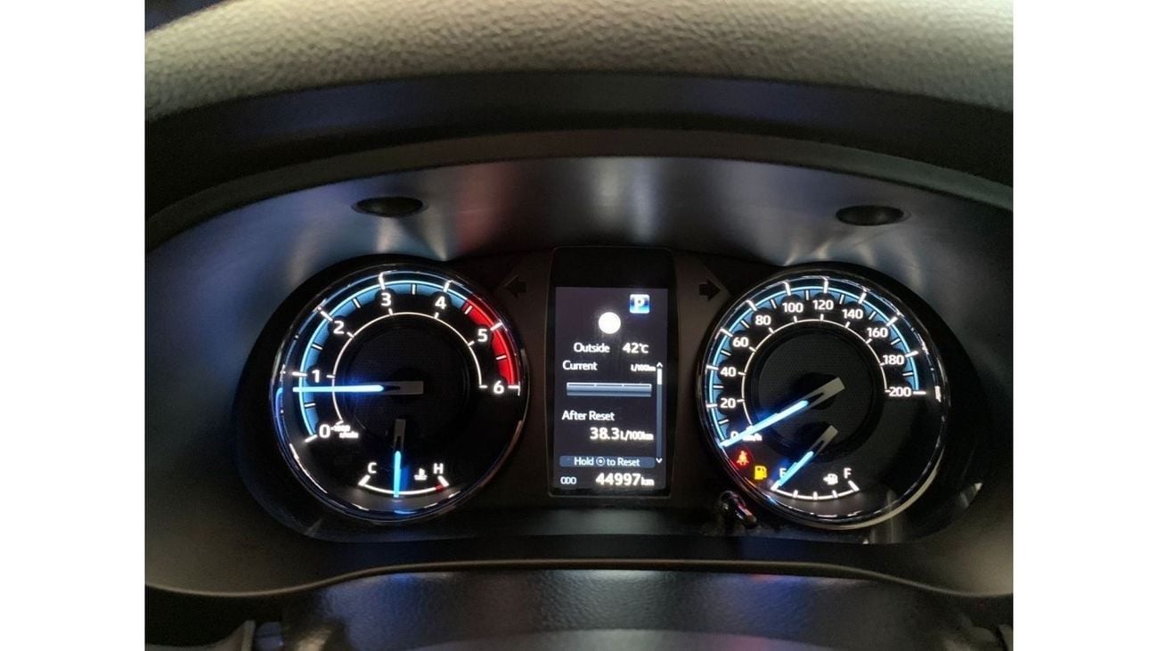 تويوتا هيلوكس GR سبورت