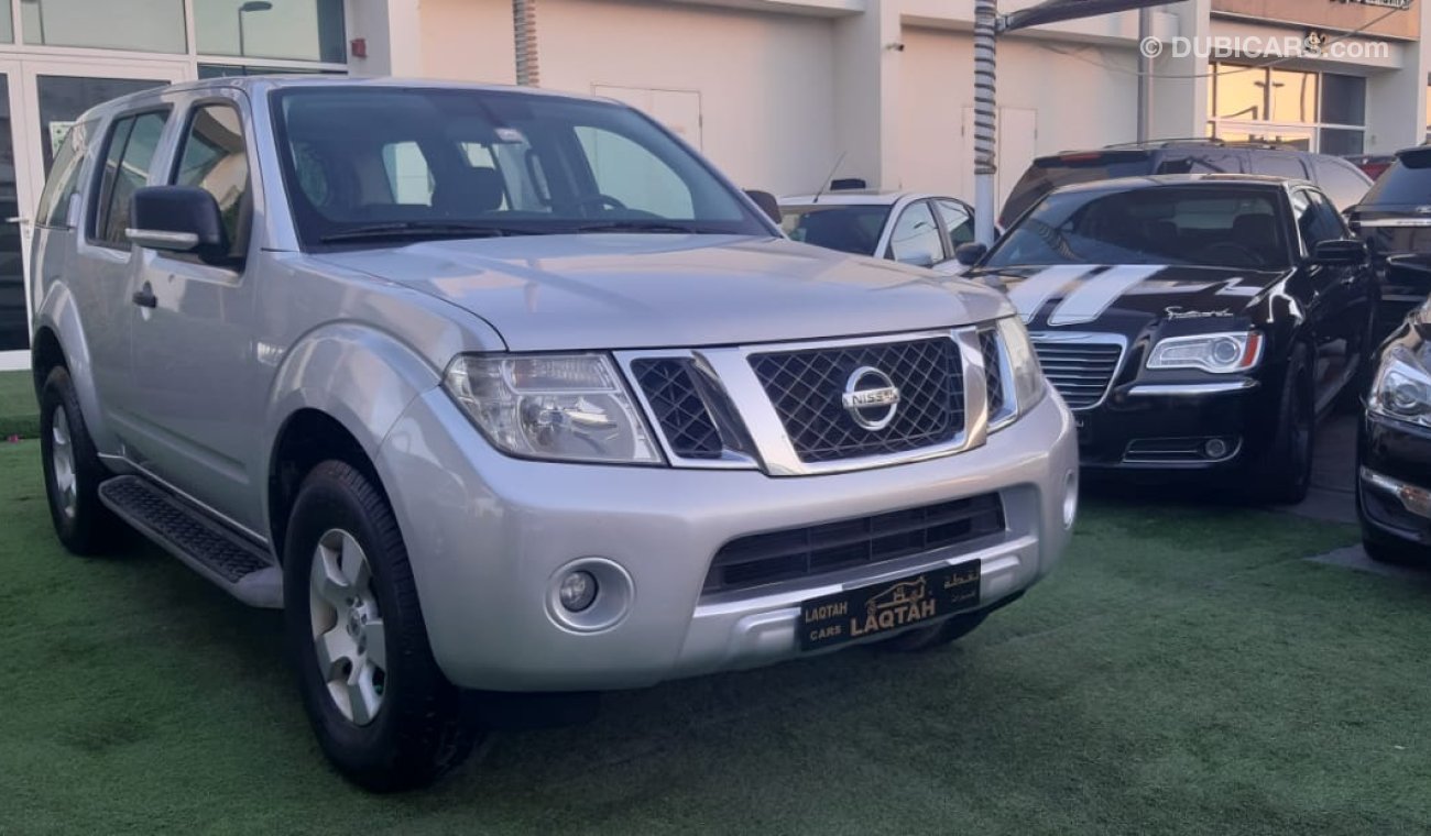 Nissan Pathfinder Gulf - Accident Free - No.2 - Screen - Rings - Excellent condition, you do not need any expenses