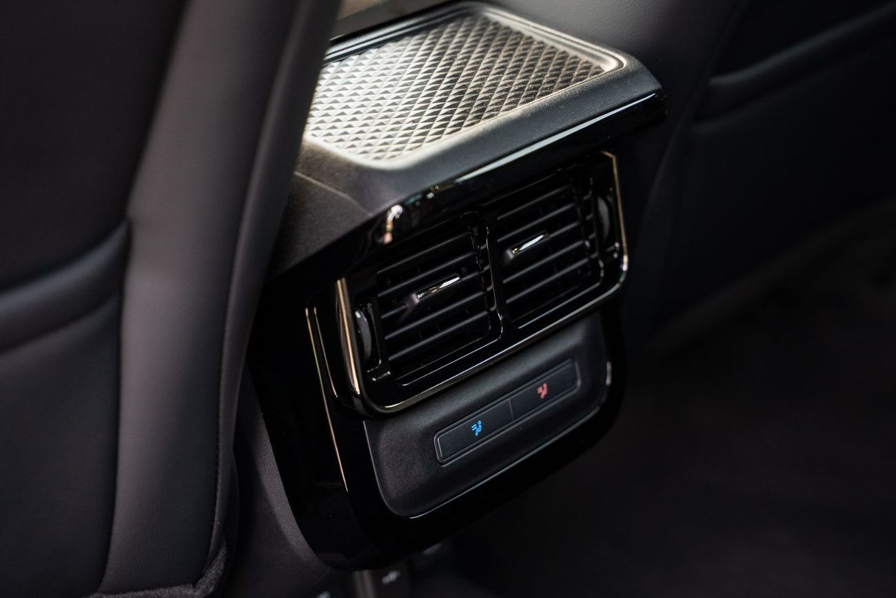 لاند روفر رانج روفر إيفوك Land Rover Evoque R Dynamic SE 2026 Automatic 0 Km 4 Cylinder All Wheel Drive (AWD) SUV Light Gray