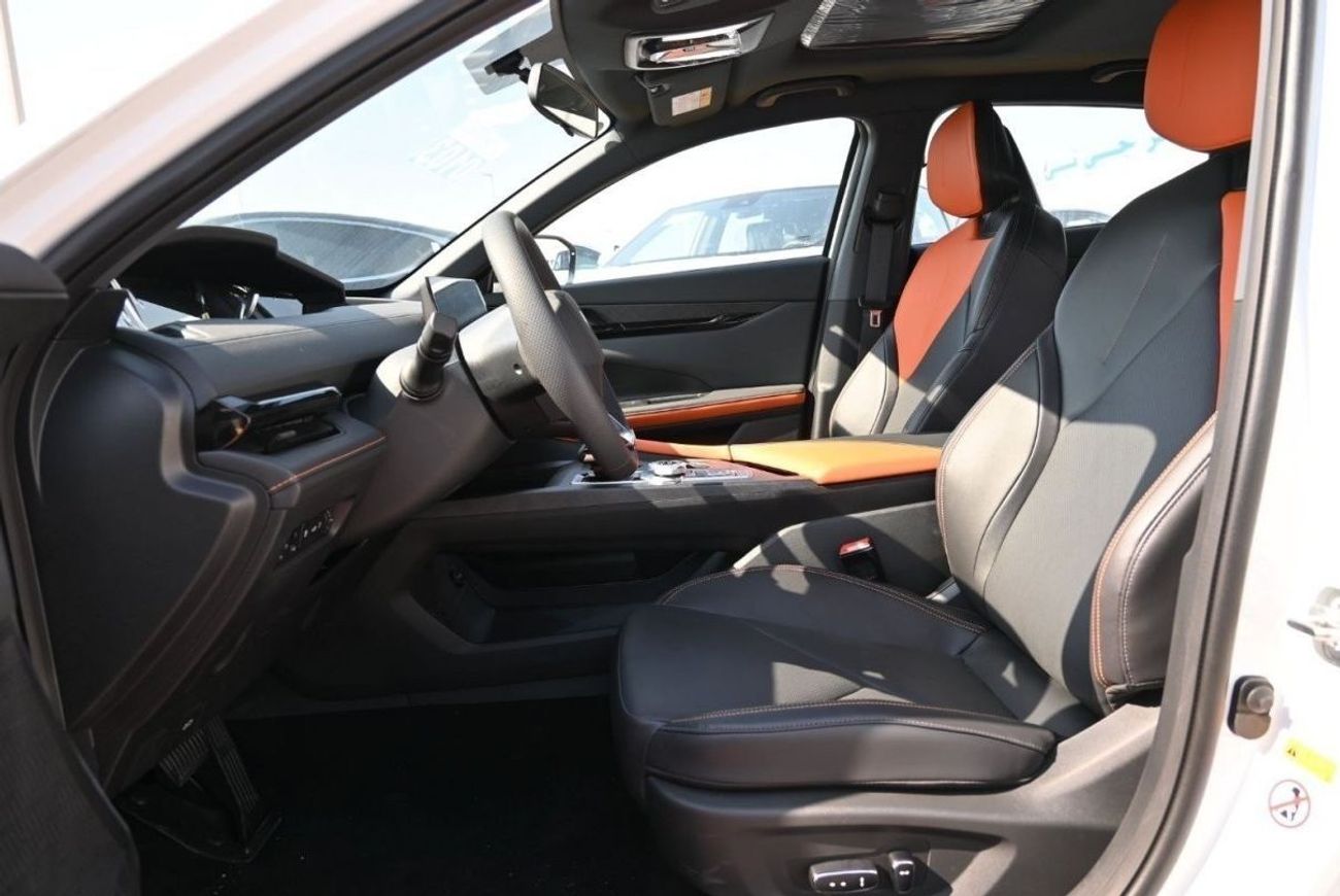 تشنجان Uni V Changan Uni-V 1.5L Turbo PHEV (Plug-In Hybrid) White Model 2023