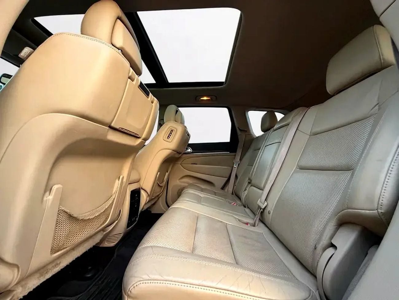 جيب جراند شيروكي ليميتد | 5.7L V8 HEMI | 360 HP | 4WD | GCC