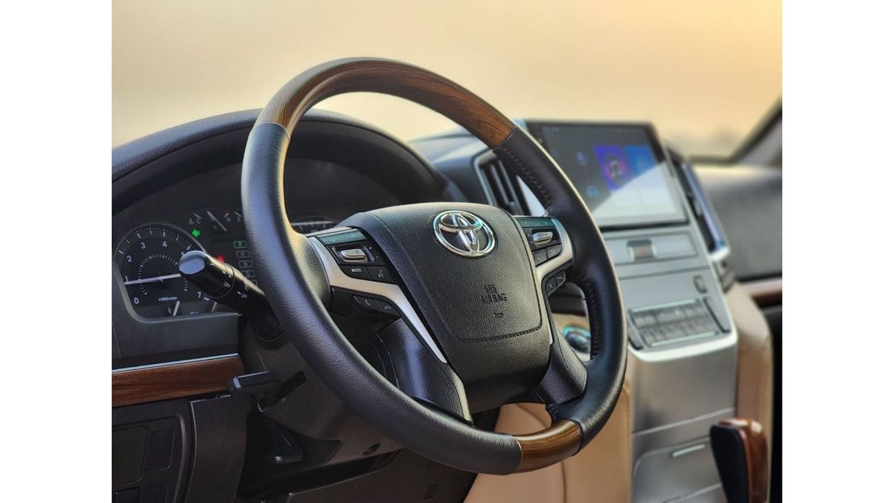 تويوتا لاند كروزر facelifted