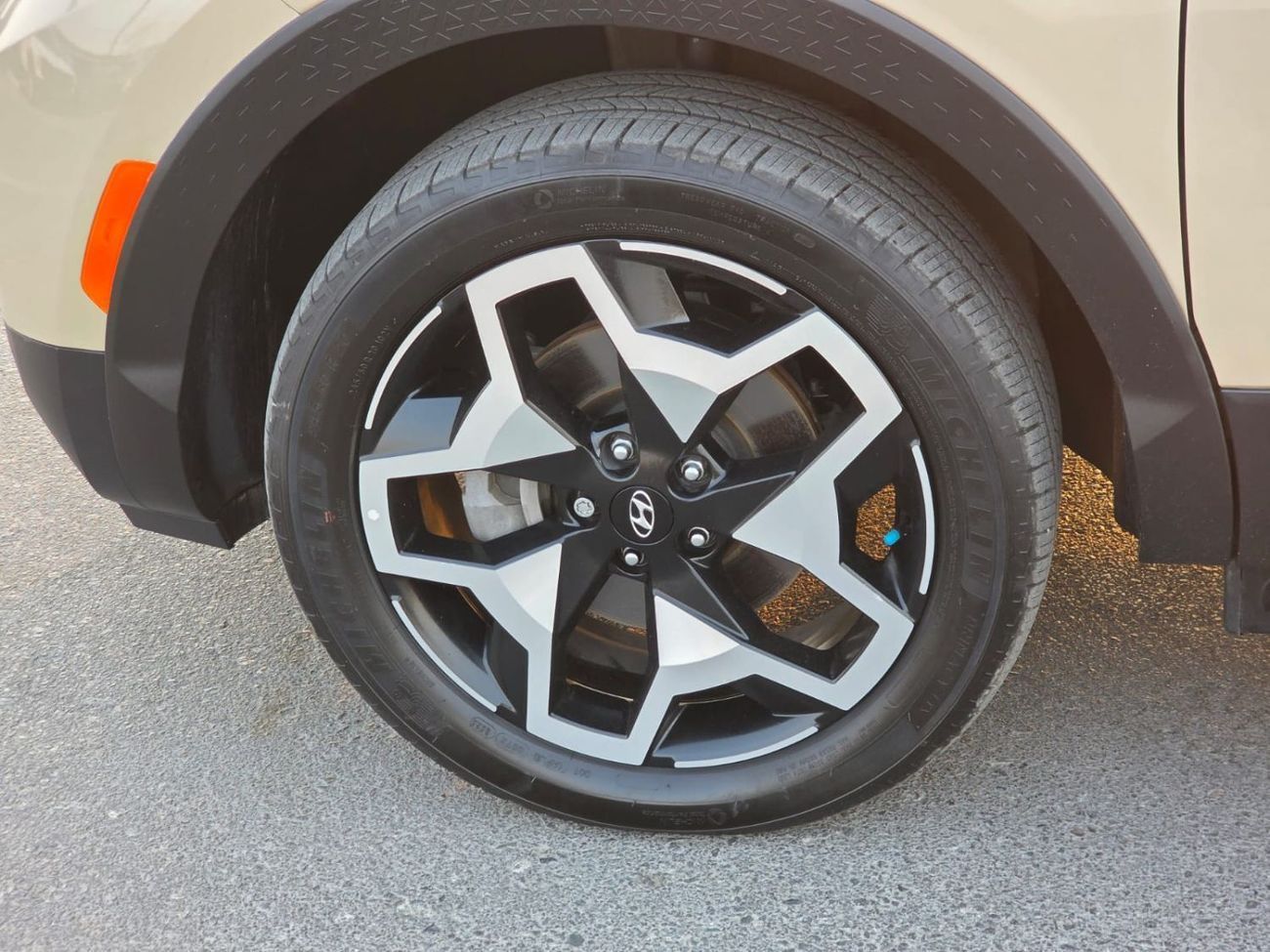 Hyundai Santa Cruz 2.5 Turbo engine 4x4 , sunroof , 360 cameraa and original leather seats