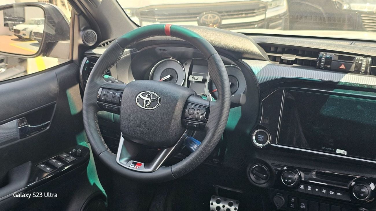 تويوتا هيلوكس GR Sport 2.8L