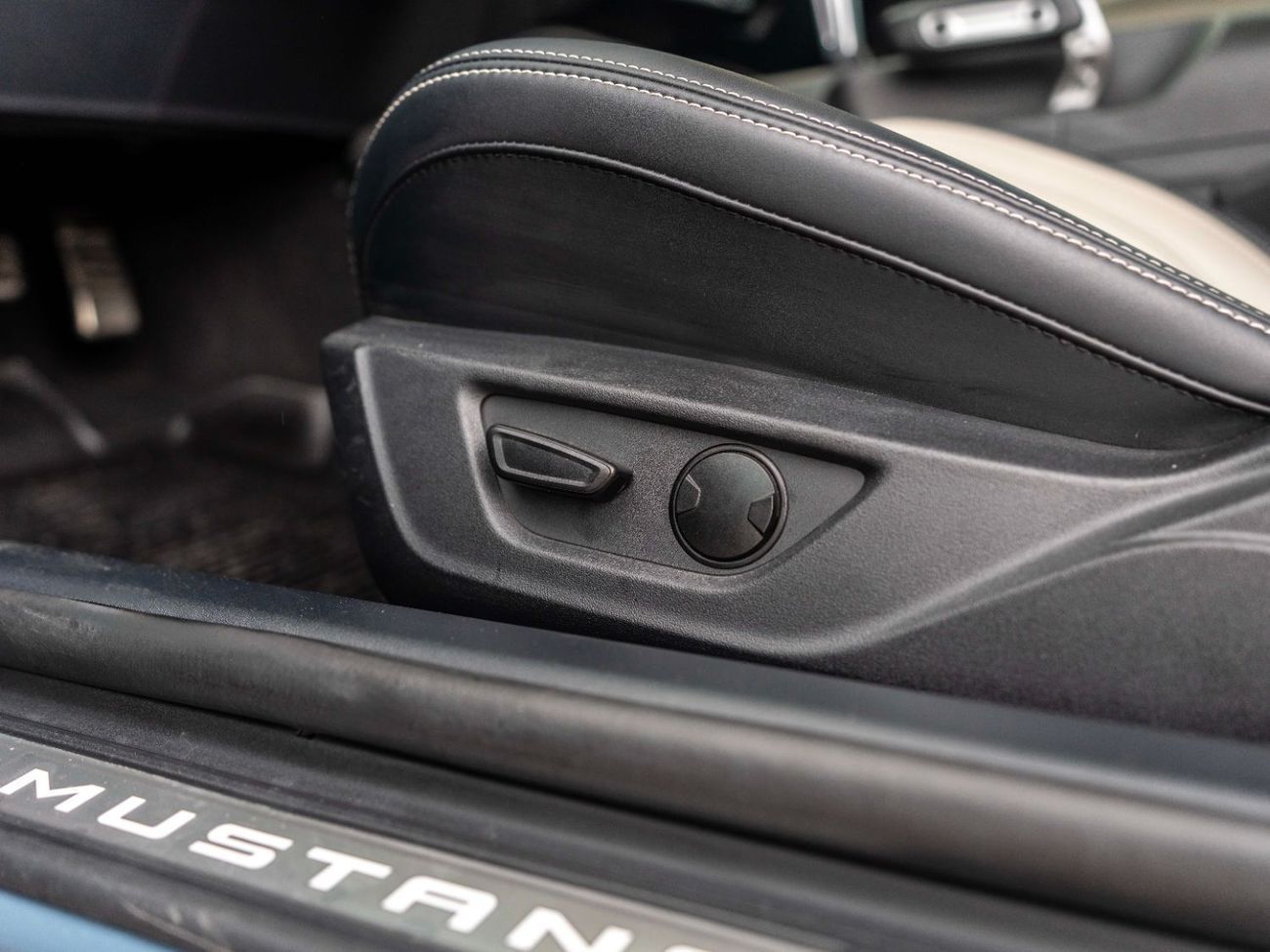 Ford Mustang Std 3.7L Convertible A/T