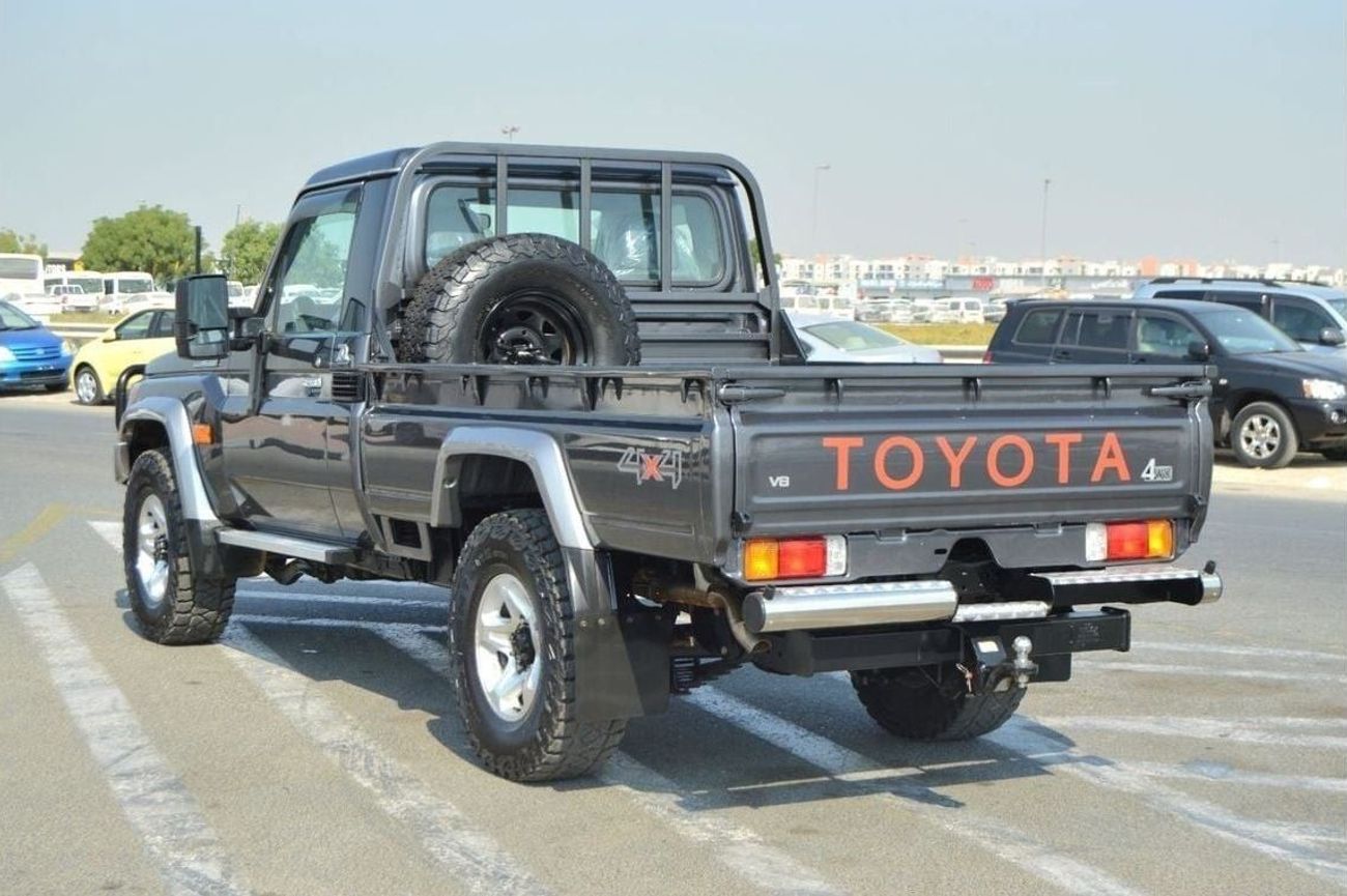 تويوتا لاند كروزر بيك آب Single cabin