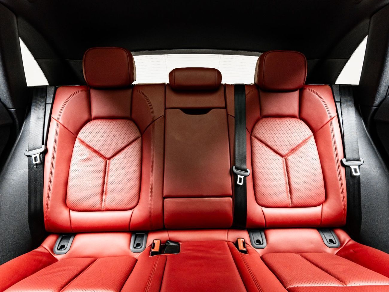 Porsche Macan Std 2.0L (260 HP) 2018 Porsche Macan, 1 Year Blackline Warranty, Full Service History, GCC