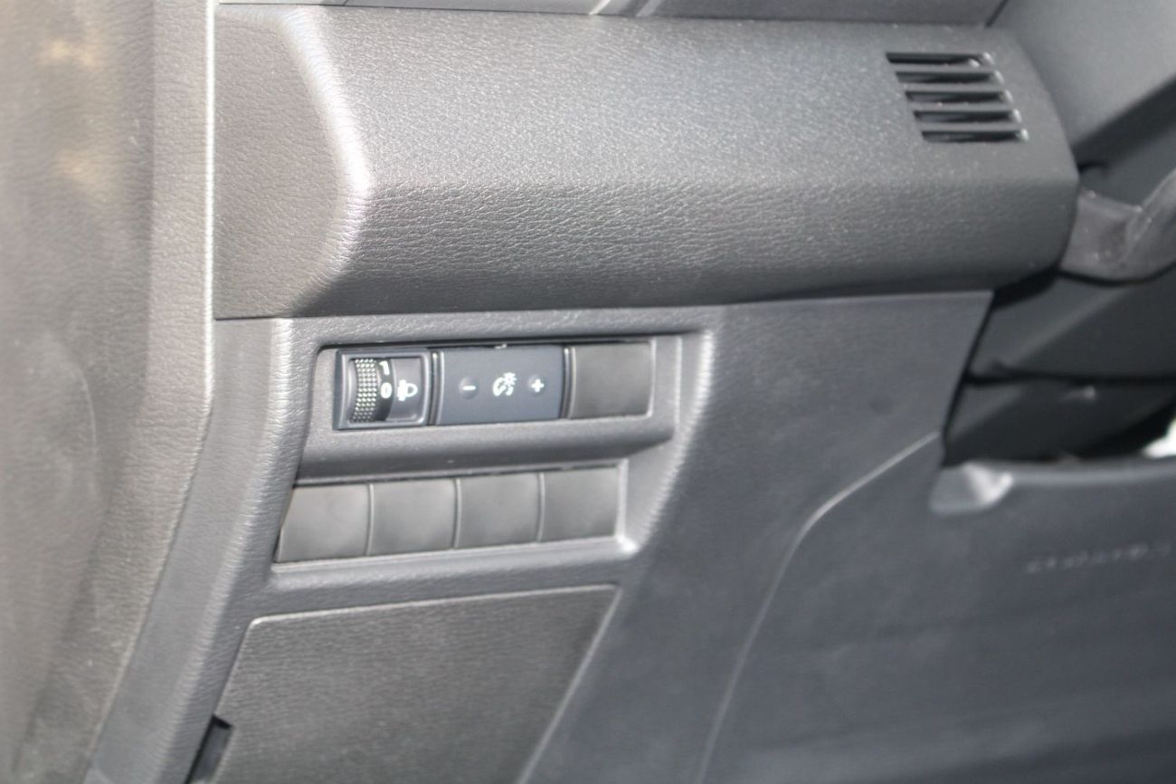 Mitsubishi L200 MITSUBISHI L200 2.4L DIESEL DOUBLE CABIN 4 X 4 SPORTERO AUTO