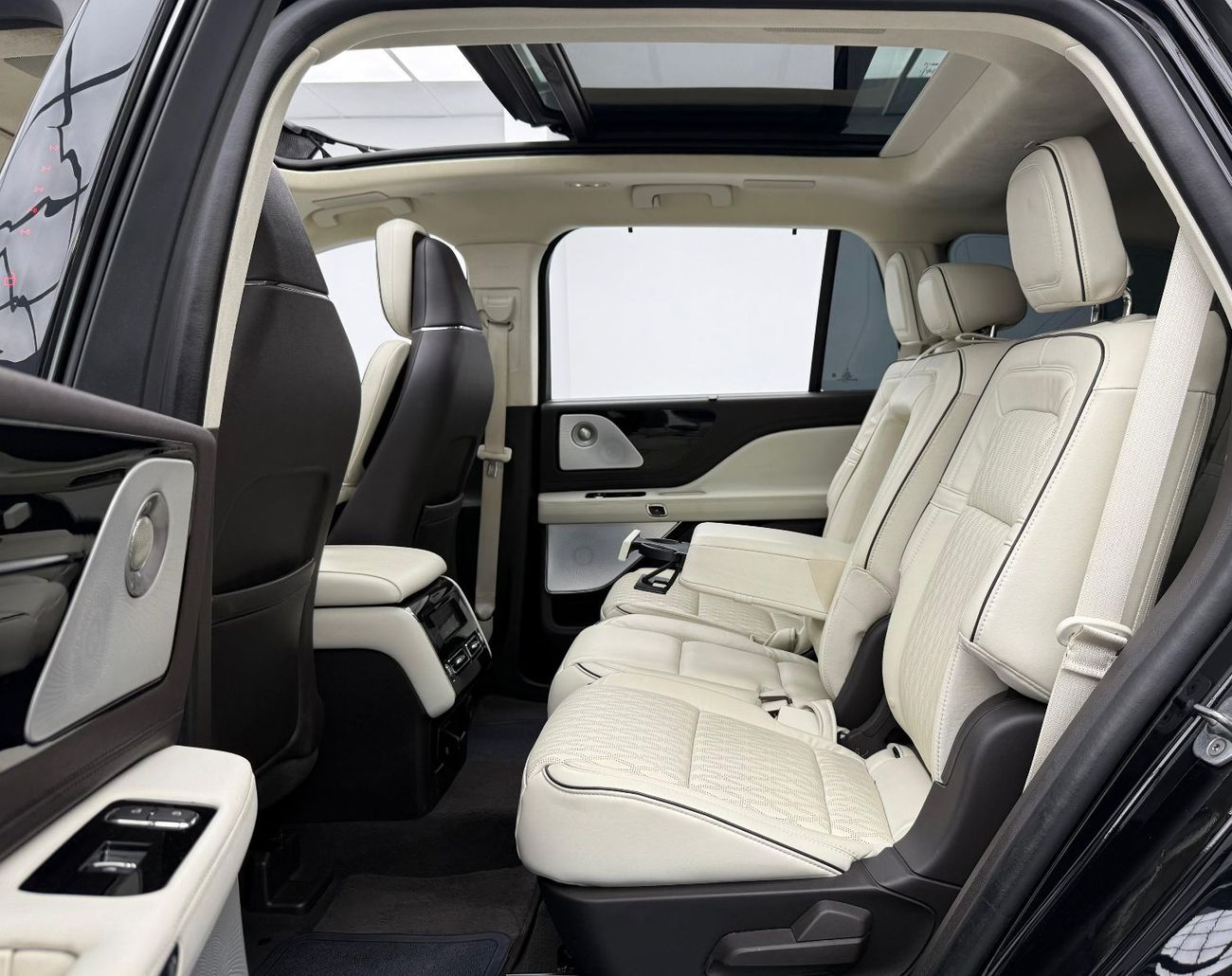 لينكولن أفياتور Presidential 3.0L 2022 Lincoln Aviator Presidential, Warranty, Excellent Condition, 7 Seater, GCC