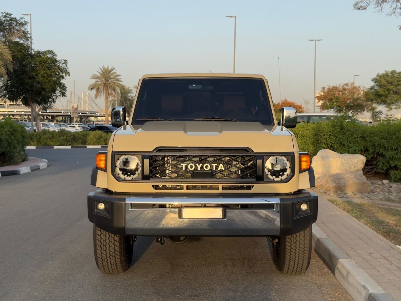 Toyota Land Cruiser LX V6