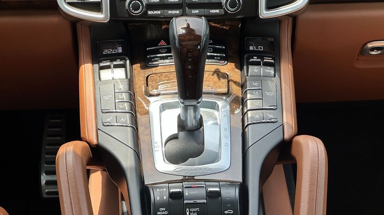 Porsche Cayenne S Platinum Edition 2018 GCC Full Service History