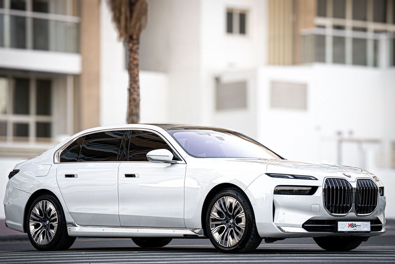 BMW 740i GCC UNER WARRANTY AND SERVICE CONTRACT !