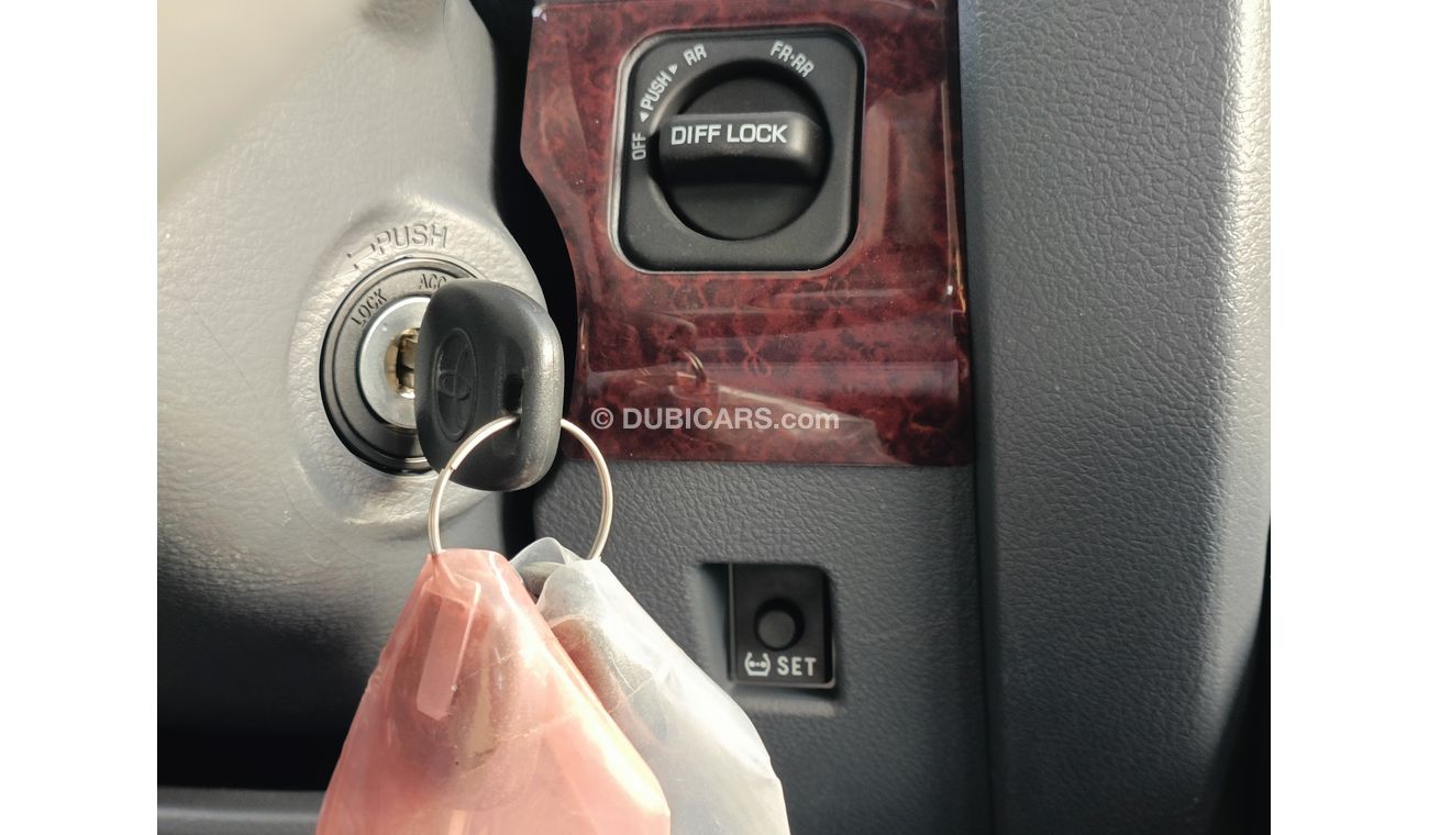 تويوتا لاند كروزر بيك آب 4.5L,V8,DIESEL,DOUBLE/CABIN,DIFF/LOCK,OVER FENDER,WINCH,PICKUP,POWER WINDOW,FULL OPTION,MT,2022MY