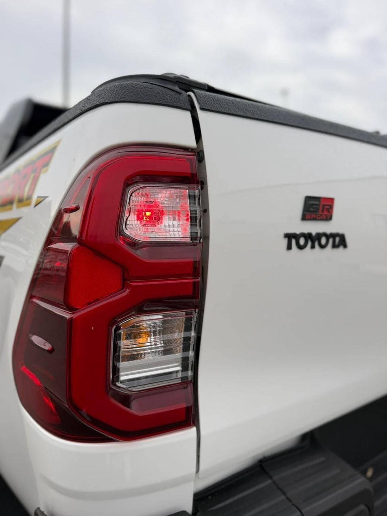 تويوتا هيلوكس ADVENTURE GLX 2.7L Double Cab Utility 4WD A/T