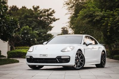 Porsche Panamera Turbo 4.0L AWD