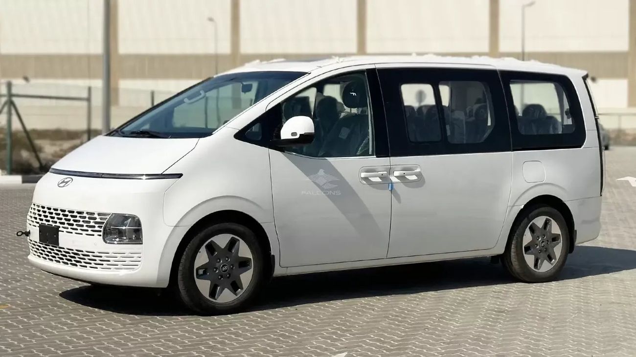 هيونداي ستاريا Hyundai Staria 3.5L 11 STR Premier AT 2026 • Petrol • Automatic