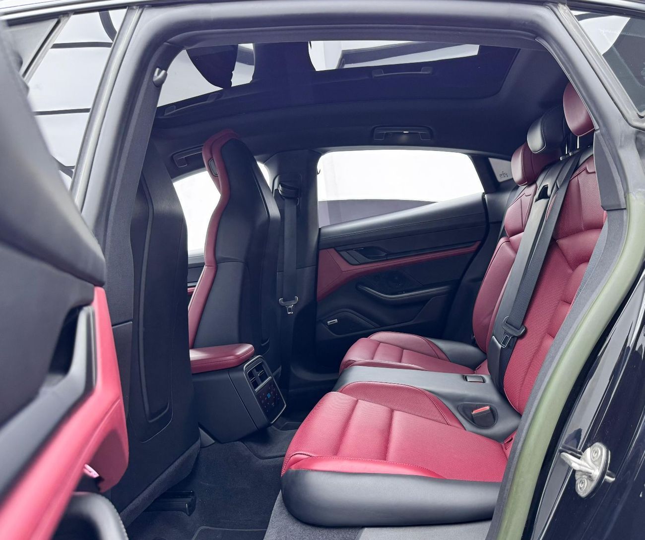 Porsche Taycan Base2022 Porsche Taycan, Battery Warranty, Full Porsche Service History, Excellent Condition, GCC