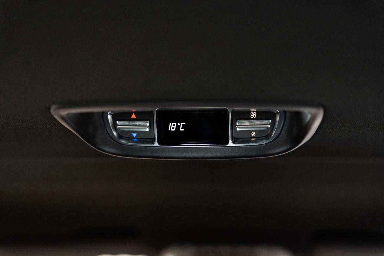 Mercedes-Benz V 300 2026 | GCC | 0KM | Mercedes-Benz Warranty | 360 View | 64 colors Ambeint Lights