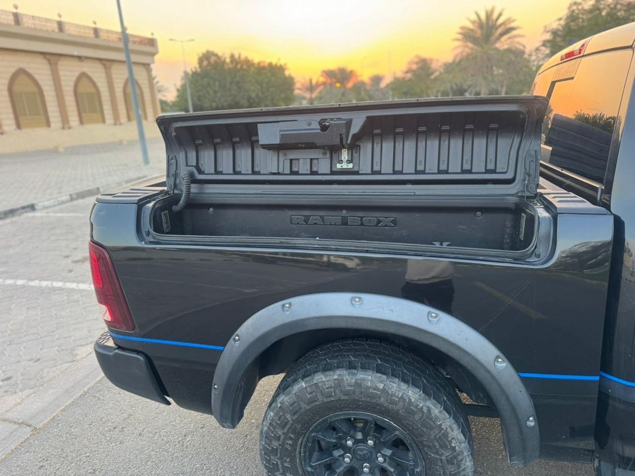 Dodge Ram Van DODGE RAM 1500 HEMI 5.7 LIMITED MODEL 2016