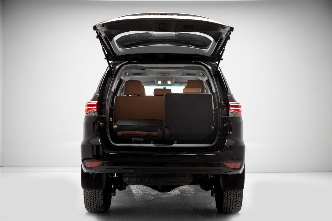 تويوتا فورتونر EXR 2.7L - Attitude Black Inside Chamois | Export Only