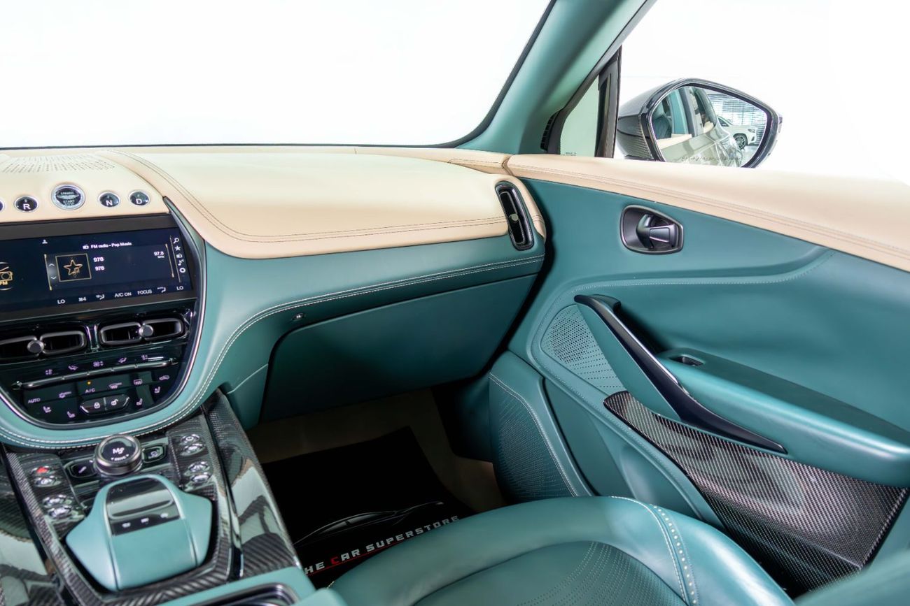 أستون مارتن DBX 