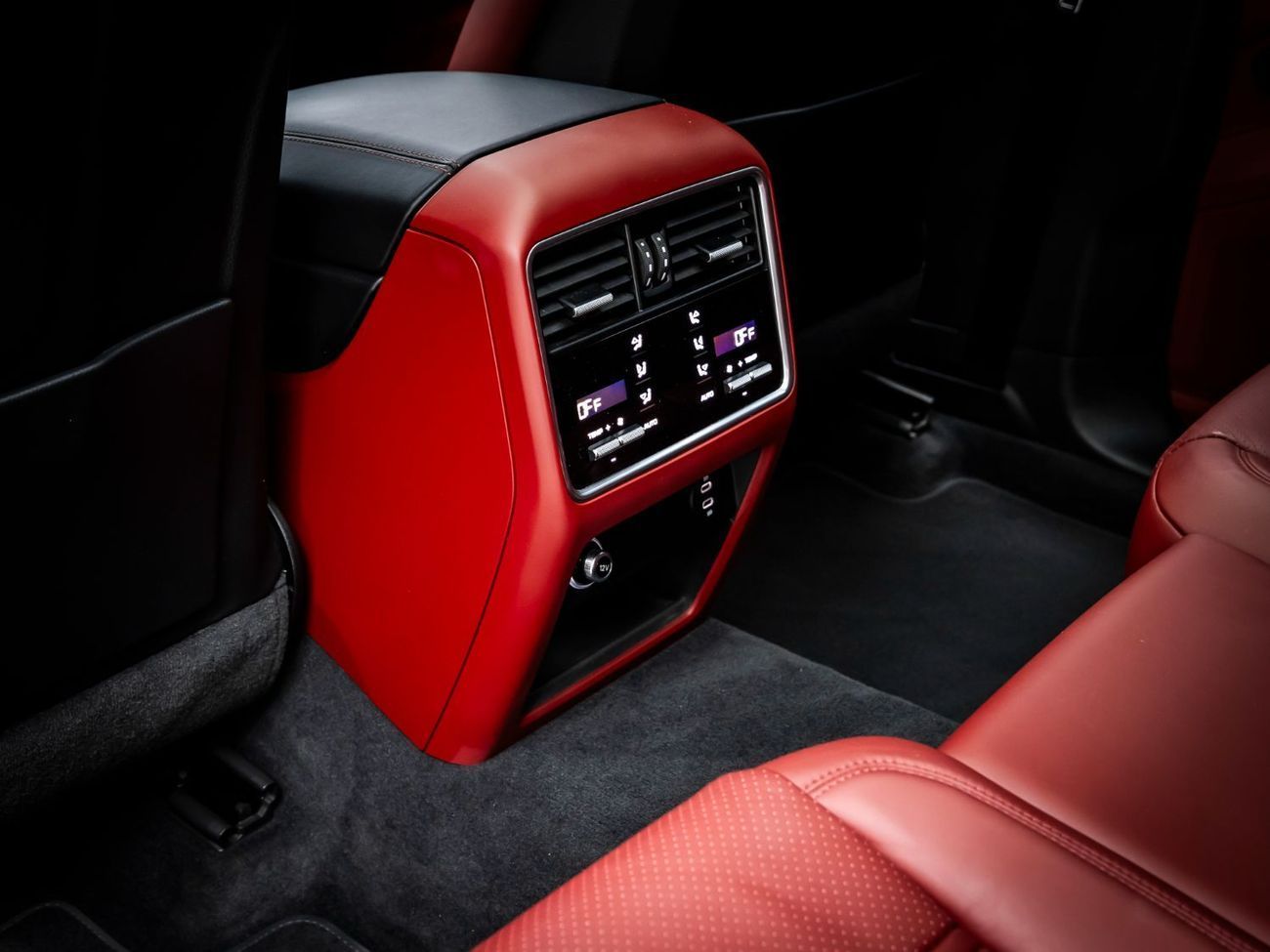 Porsche Cayenne Base Coupe 2023 Porsche Cayenne Coupe, 2026 Porsche Warranty, Full Service History, Low KMs, GCC