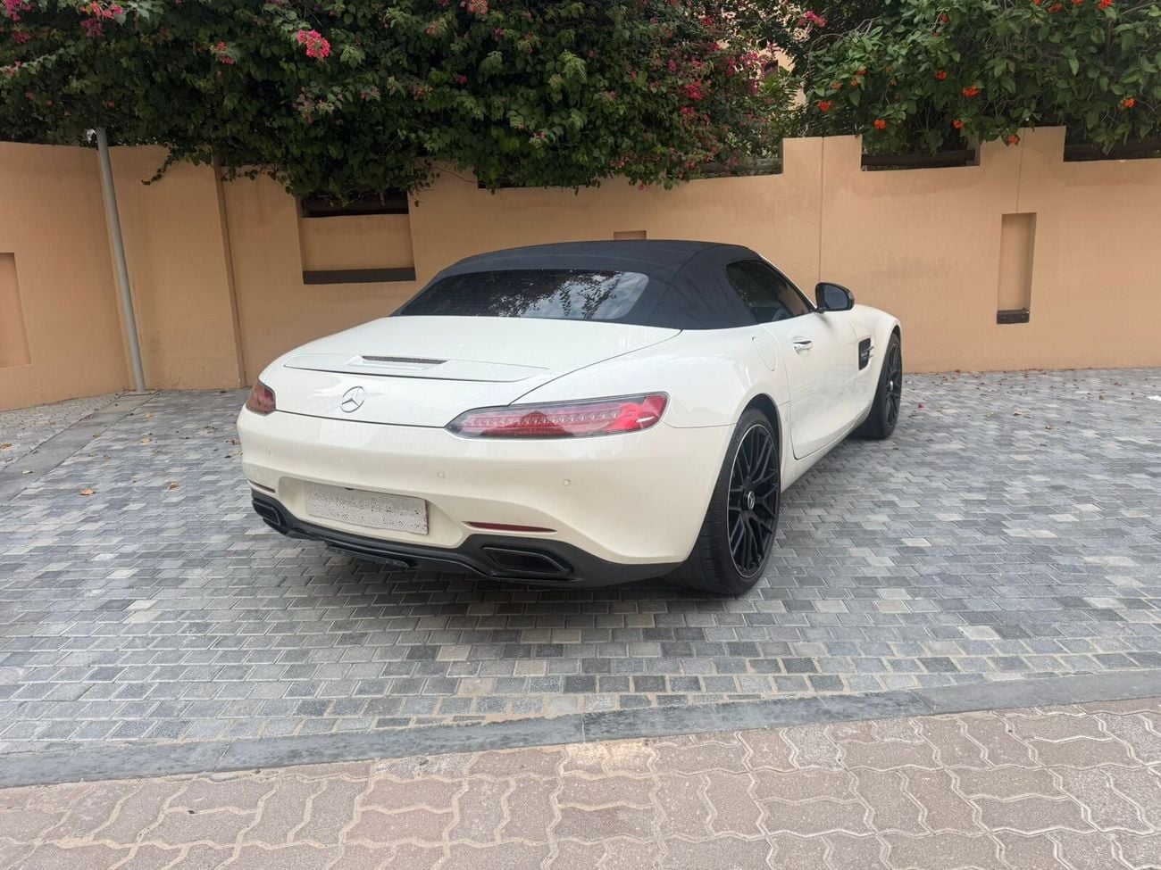 مرسيدس بنز AMG GT C Mercedes-Benz AMG GT Convertible