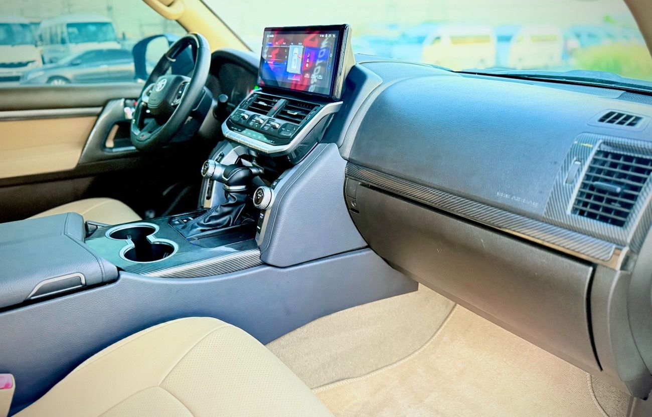 تويوتا لاند كروزر 2009 FACELIFTED 2025 WITH INTERIOR AND EXTERIOR FULL OPTION V6 GCC SPECIFICATION