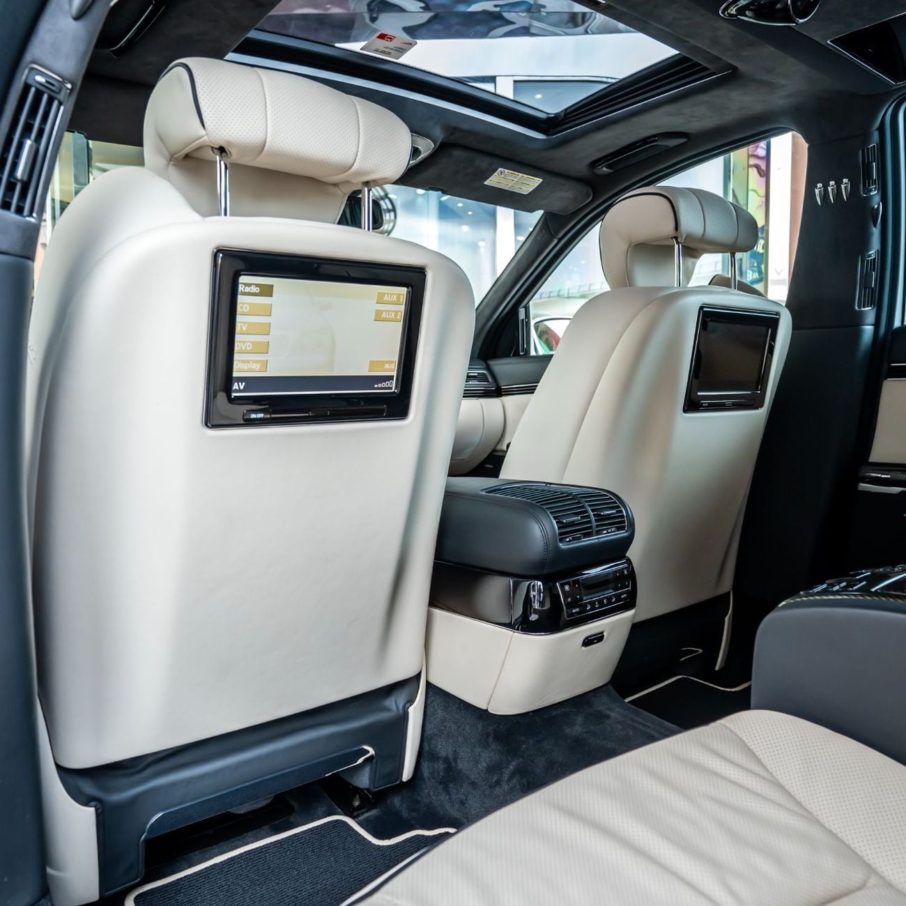 مرسيدس مايباخ 57 Maybach 57 S - 2009 - GCC Specs - 11,000KM-IMMCULATE CONDITION