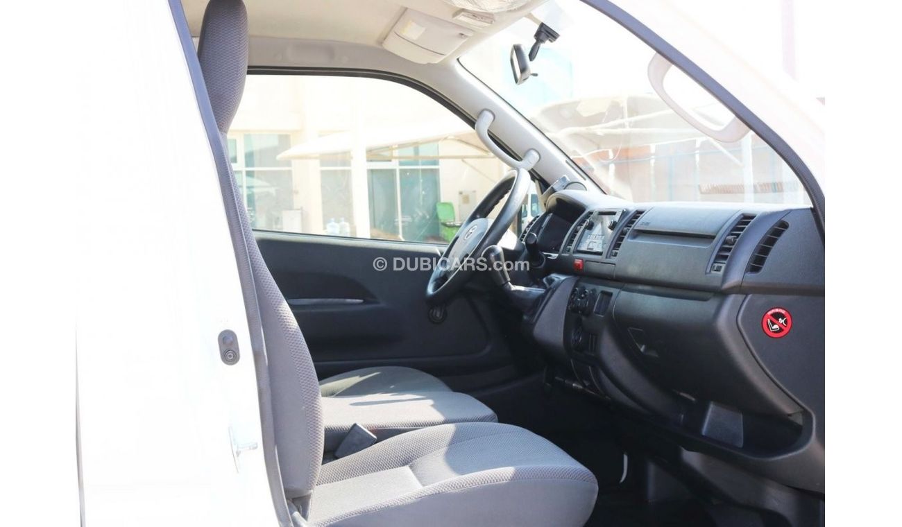 Toyota Hiace 2018 | TOYOTA HIACE CHILLER DELIVERY VAN WITH GCC SPECS AND EXCELLENT CONDITION